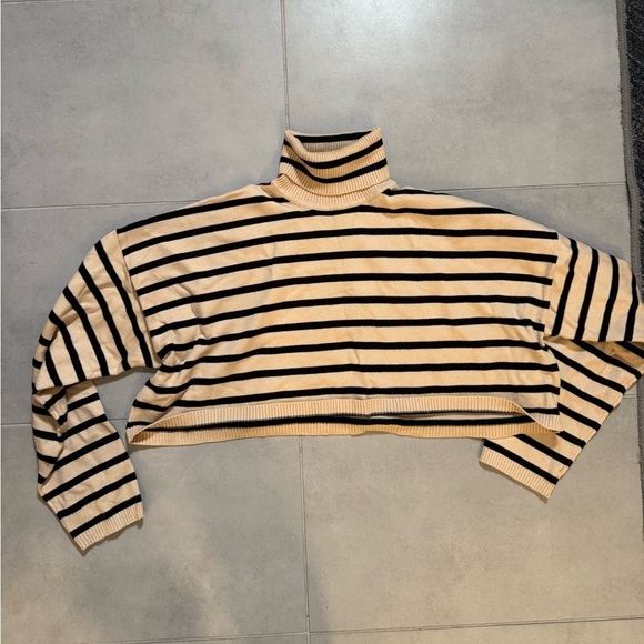 Edikted Black and cream Striped cropped turtleneck Sweater - Picture 9 of 11